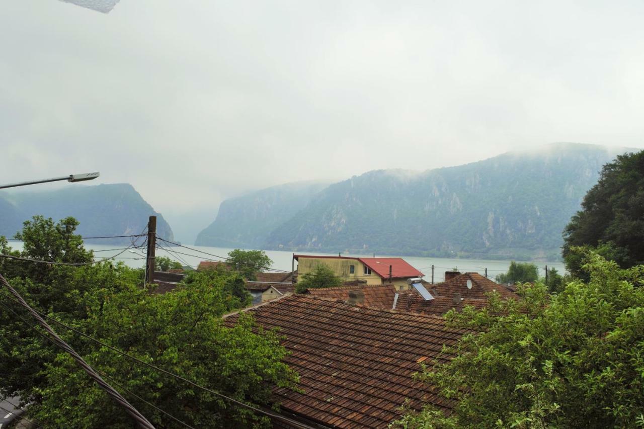 Pensiunea La Rabla Hotel Dubova Exterior foto